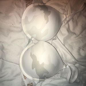 Camo Victoria’s Secret PINK super push-up bra